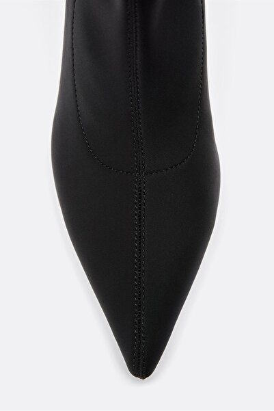 Stradivarius Sentetik kauçuk kumaş kısa sivri topuklu bot