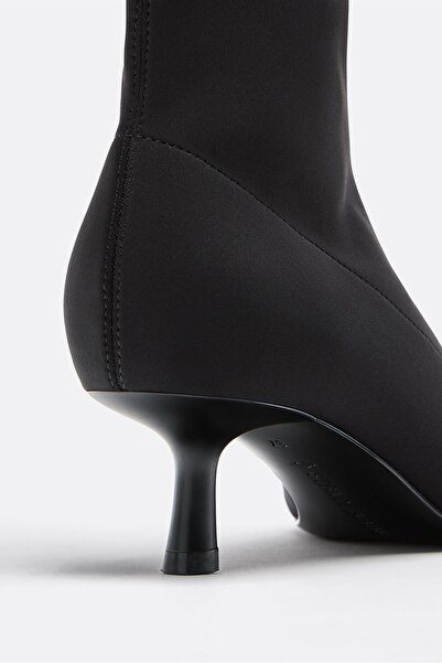 Stradivarius Sentetik kauçuk kumaş kısa sivri topuklu bot