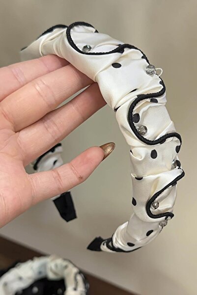 TAKIŞTIR Coroană cu detaliu cu buline alb și negru cu pietre aplicate