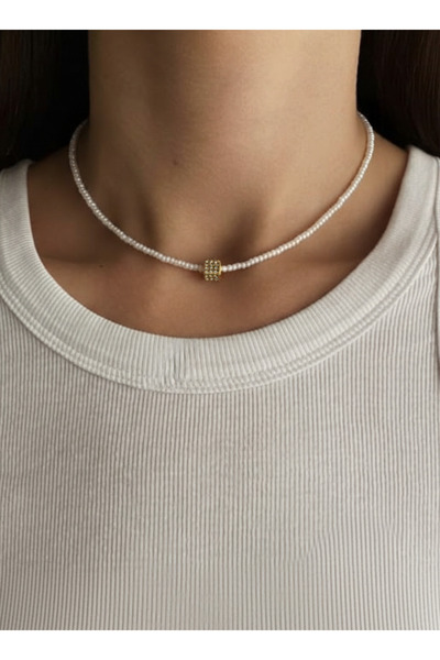 Handmade Minimal İnci Choker Kolye – Altın Küp Charm Detaylı, El Yapımı, Dain...