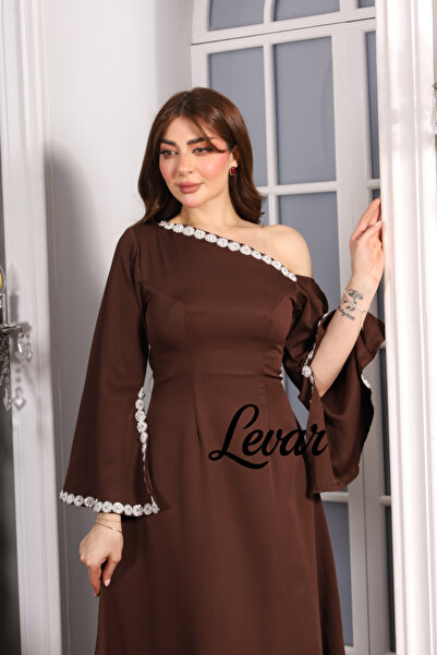LEVAR Long brown dress with one sleeve