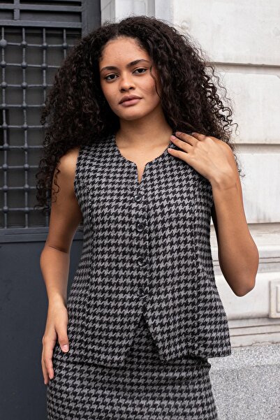 Jument Women's Tweed Houndstooth Crew Neck Vest-Anthracite Houndstooth