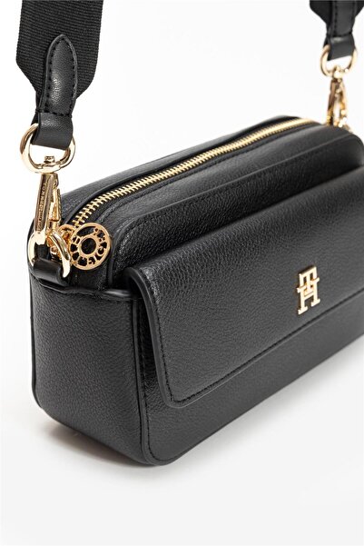 Tommy Hilfiger Dámská černá taška přes rameno (AW0AW17455-BDS)