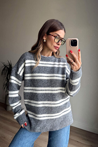 Sue Store Γκρι εκρού ριγέ μάλλινο πουλόβερ με απαλή υφή σε μεγάλο μέγεθος