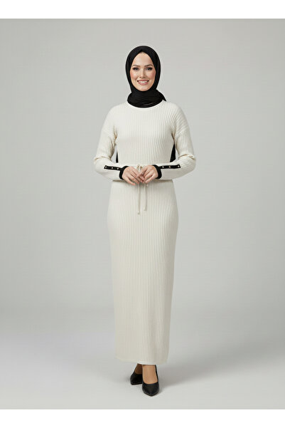 BENAHOLL فستان ديلاشيا ذو أكمام مزينة بالأحجار ذاتية اللون مكون من قماش مجدّل...