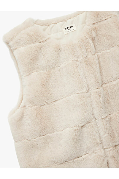 Koton Plush Detailed Sleeveless Crew Neck Plush Vest (Aw 25)