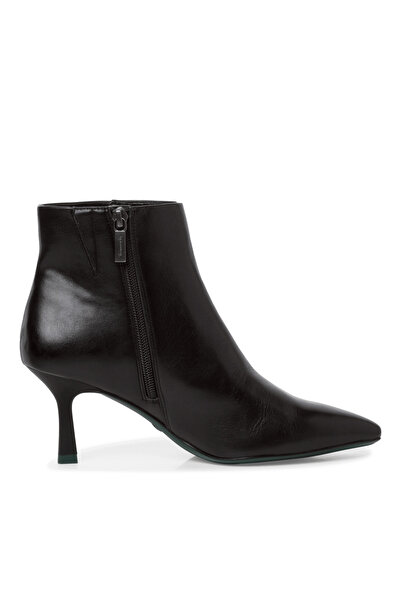 Tamaris Black leather ankle boots with green sole