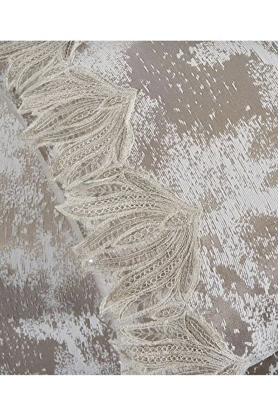 Madamca Lora Pike Suit