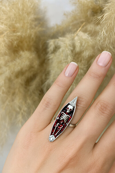 Herşey Nota خاتم الهيكل العظمي مع شكل التابوت الأحمر - رمز القوة والشغف والمو...