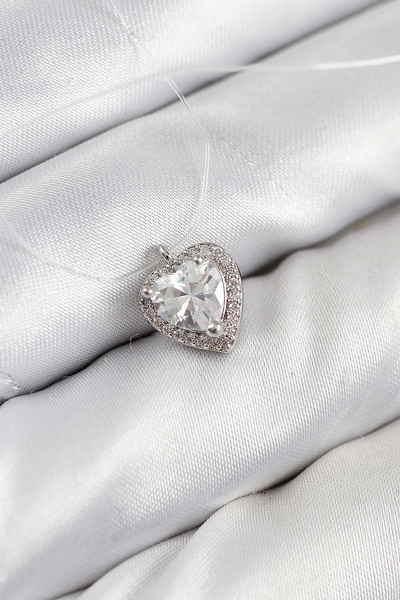 Skygo قلادة شبحية فضية اللون على شكل قلب من Misineli - TJ-BKO10503