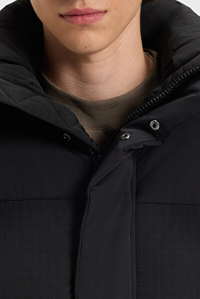 HUGO Kapitoneli Regular Fit Kapüşonlu Su İtici Mont Erkek MONT 50547890 001