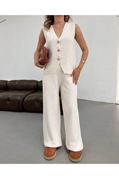 ALVOR Set de două piese pentru femei: vestă neagră cu nasturi aurii și pantal...