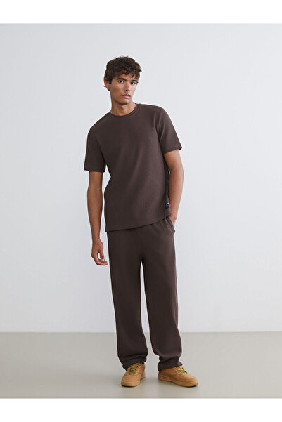 LC Waikiki بنطلون رياضي رجالي من مجموعة إلسيفا باللون البني مريح وملائم