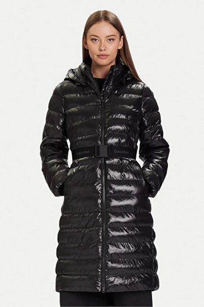 Calvin Klein Kadın Kapüşonlu Kemerli Hafif Uzun Şişme Kaban - Siyah