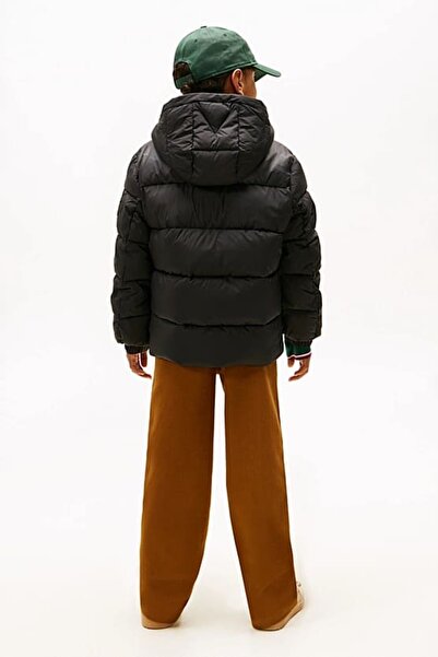 Tommy Hilfiger Erkek Çocuk Regular Fit Kabartma Yazı Logolu Kapüşonlu Şişme Mont - Siyah