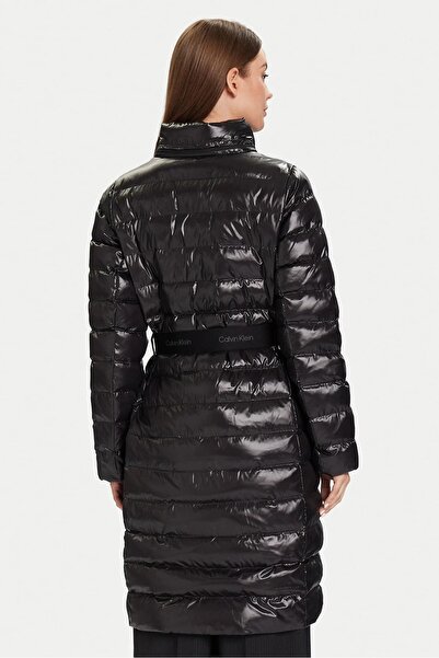Calvin Klein Kadın Kapüşonlu Kemerli Hafif Uzun Şişme Kaban - Siyah