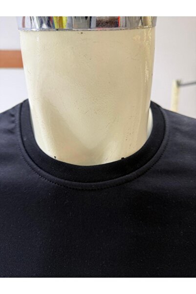 HT Outdoor Το μοντέλο μας είναι ένα μακρύ μπλουζάκι από 100% βαμβάκι με κεκλικό σχέδιο.