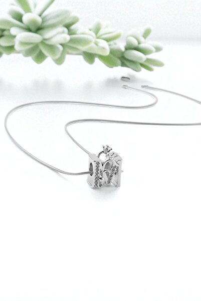 AXXION قلادة فضية اللون بحرف 'M' مع تفاصيل التاج وأحجار الزركون