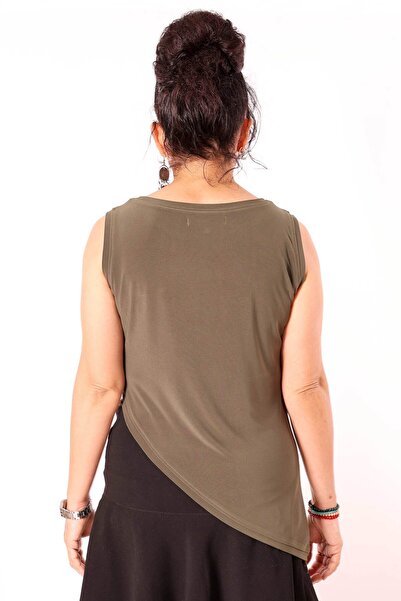 Store بلوزة نسائية غير متماثلة ذات ياقة قارب باللون الأخضر الكاكي