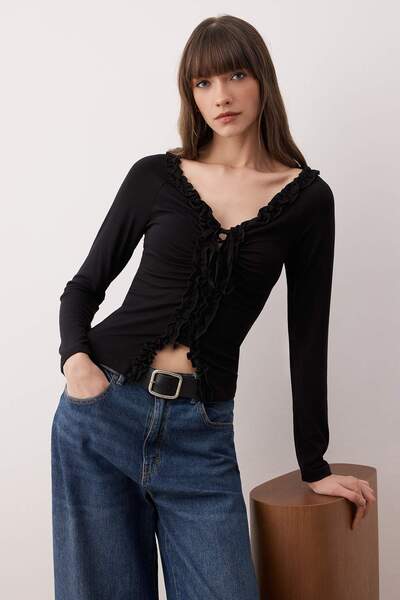 Trendyol Collection Black Fitted/Slim Fit Gather/Ruffle Detail Long Sleeve Stretchy Knitted Blouse Twoaw26Bz00162