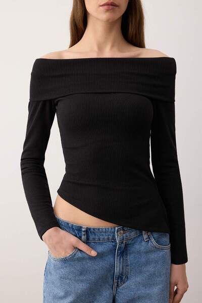 Trendyol Collection Black Carmen Collar Asymmetric Fitted/Bodycon Knitted Blouse Twoaw26Bz00255