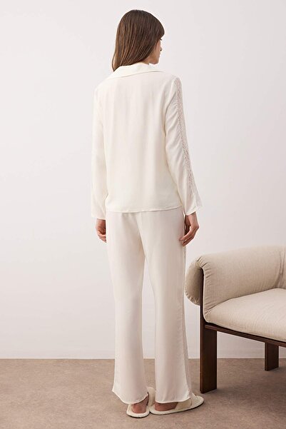 Trendyol Collection Ecru csipke részletesen kidolgozott viszkóz szőtt pizsama szett THMAW26PT00103