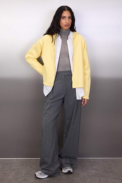 Trendyol Collection Hellgelbes, dickes, mit Fleece gefüttertes, gestricktes S...