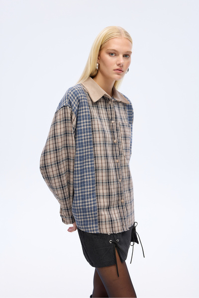 Quzu قميص كبير الحجم منقوش بألوان متباينة باللون البيج