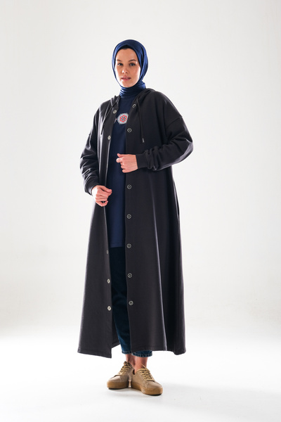 Plistre 2274_Kadın Antrasit Gri Kapüşonlu Çıtçıtlı 3 İplik Uzun Kap – Oversize Cepli Mevsimlik Tesettür