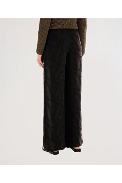 Yargıcı Nervür Detaylı Pantolon