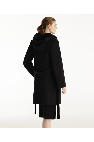 Yargıcı Kapüşon Detaylı Palto