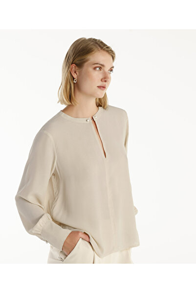 Yargıcı Yaka Detaylı Bluz