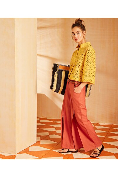 Yargıcı Yırtmaç Detaylı Pantolon