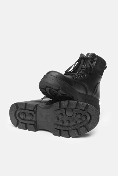 Mio Gusto Brook Siyah Renk Bağcıklı Bilek Kısmı Kürklü Kadın Postal Bot