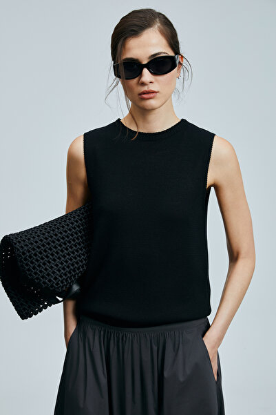 Lufian Women's Black Rayon Sweater