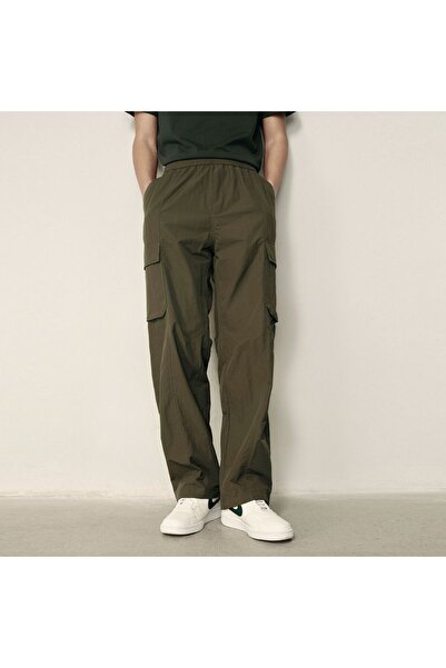 Giordano Men's Nylon-Cotton Plain Weave Regular Fit Pant | Korea Collection