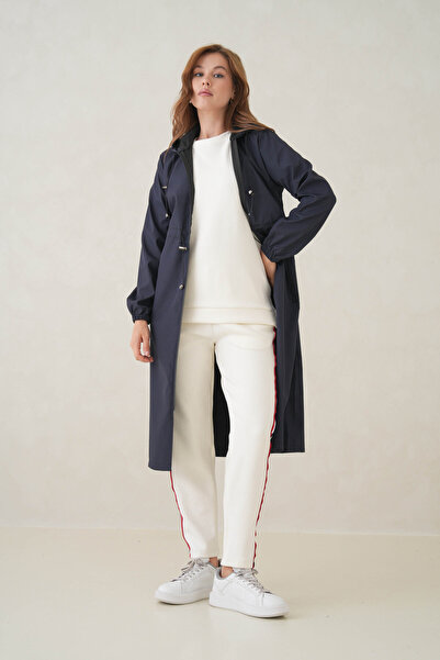 D1fference Riva Büzgülü Kapüşonlu Trençkot – Suya Dayanıklı Sık Dokuma ve Rahat Kumaş Kadın Trençkot