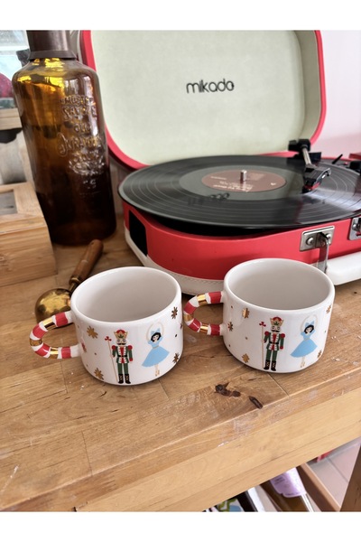 Ps Fındıkkıran Temalı Seramik Fincan – El İllüstrasyonlu, Renkli Kulplu, Hedi...