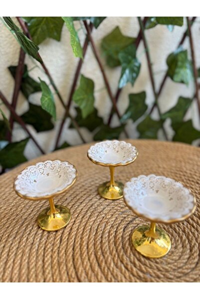 GÜRCÜGLASS DANTEL MODEL 3`LÜ AYAKLI LOKUMLUK 7 CM ÇAPINDA.