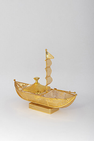 Bin Shihoun Dates with a golden base in the shape of a ship