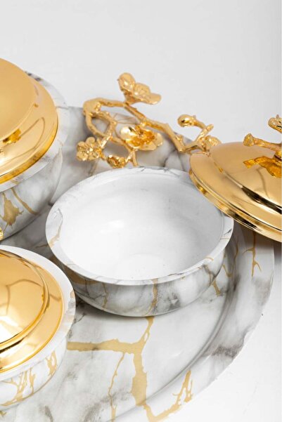 Bin Shihoun 3-piece golden hospitality set with round dates and tabsi with golden handles