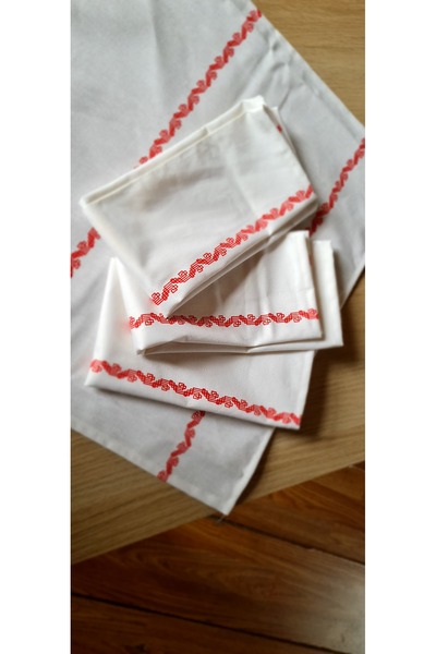 Kotys Design Rustic/traditional table napkin 'Detoured Path'