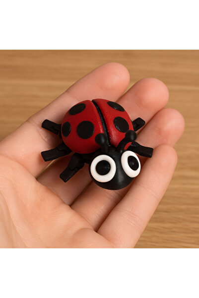 3D Sevimli Uğur Böceği Figür – Eklemli ve Hareketli Tasarım