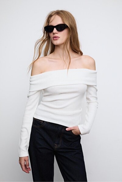 Stradivarius Off-the-shoulder knit top