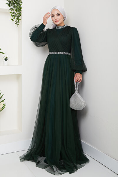 Raika Moda فستان سهرة إسلامي كبير الحجم مع تفاصيل حجرية على الياقة والخصر إسنا