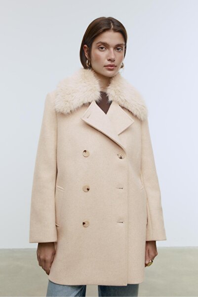 Stradivarius Yünlü suni kürk yakalı kaban