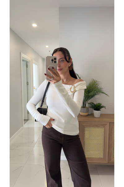 BİRCANÇİL Tera Light Ecru One-Shoulder Blouse with Light Gold Buckle Detail