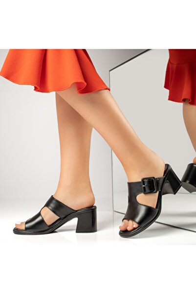 Modlet.ro Γυναικείες δερμάτινες μαύρες παντόφλες με χοντρό τακούνι MOD13734