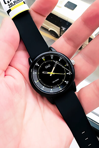 Q&Q Original Men's Wristwatch 10 Atm Water Resistant Black Color Silicone Band - Gift Bracelet Qqe2002C2