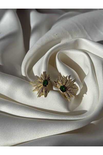 NB STEELORA أقراط ذهبية اللون مرصعة بحجر الزركون وتفاصيل الحجر الأخضر